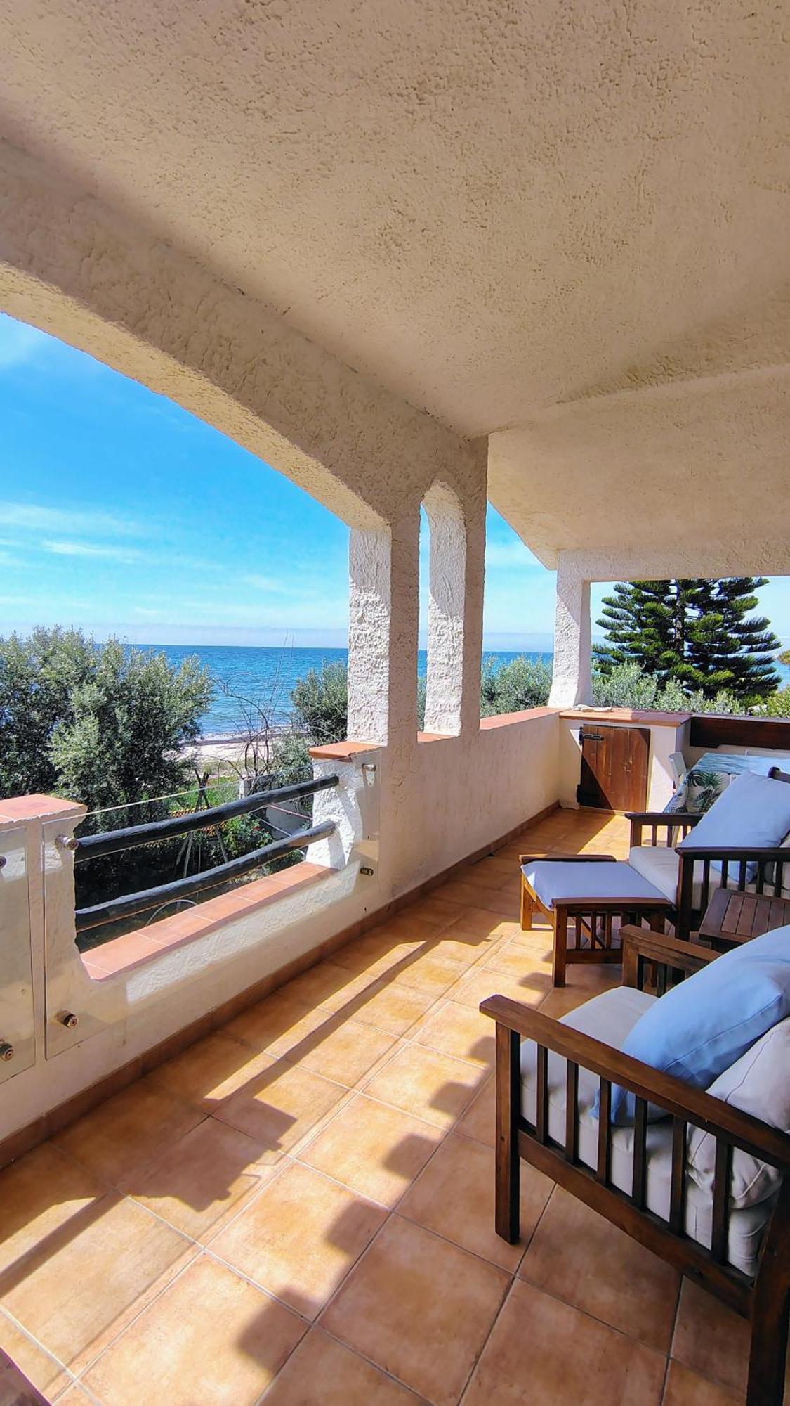 In Front Of The Beach - La Terrazza Sul Mare Флумини-ди-Кварту Экстерьер фото